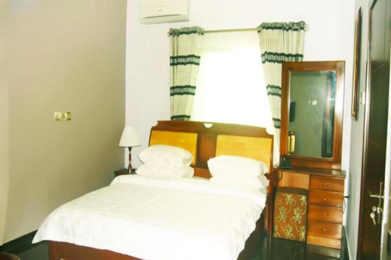 Milestone Hotel Ogombo Экстерьер фото